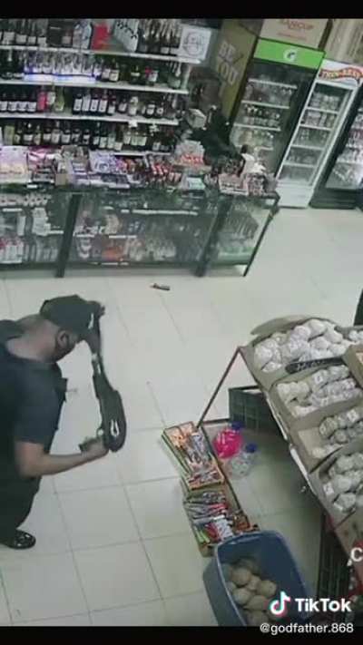 Guard&rsquo;s gun goes off while casually talking to a customer