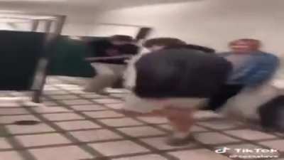 Eu: prof posso ir no banheiro. Prof: porque voc&ecirc; n&atilde;o foi no intervalo. Banheiro no intervalo: