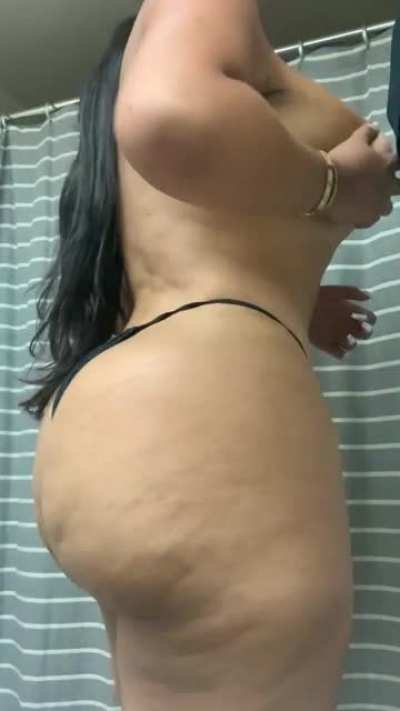 Side boob