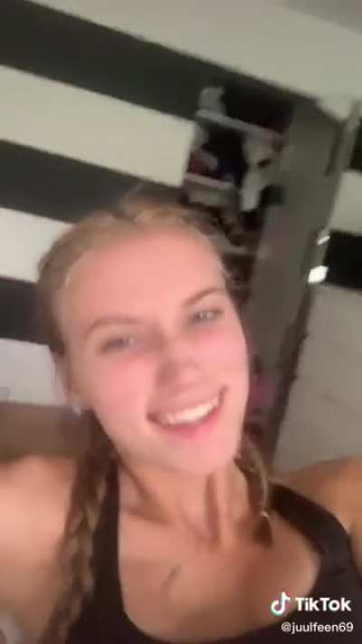 😋