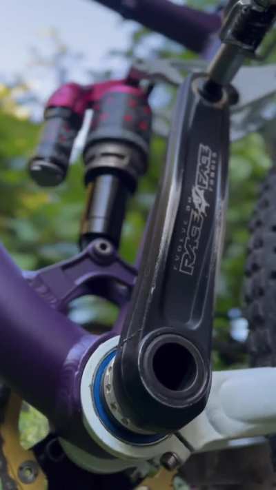 Fixed gear rear suspension closeup