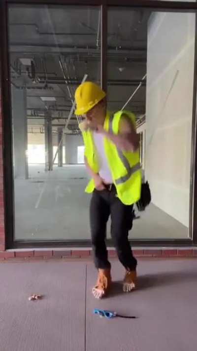 👷&zwj;♂️🕺
