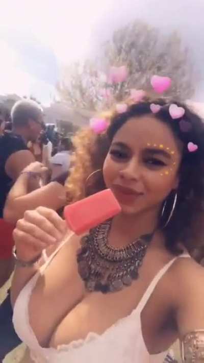👅
