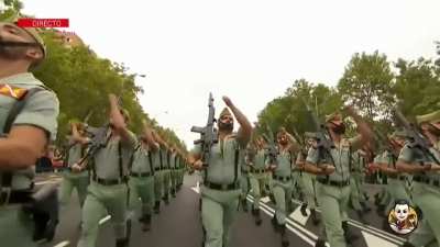Saw a post showing a "proper military march". *Here* is a proper military march: