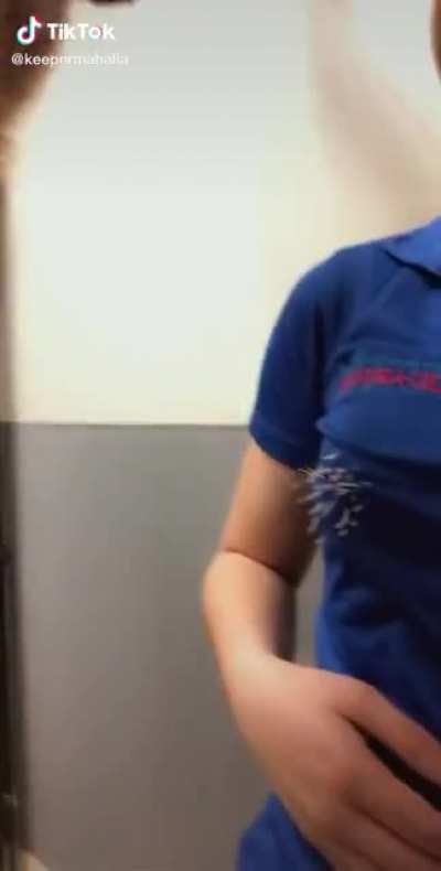 If she wasn&rsquo;t wearing a bra, it would be game over