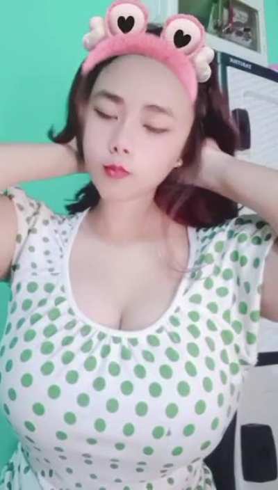 Spotty top