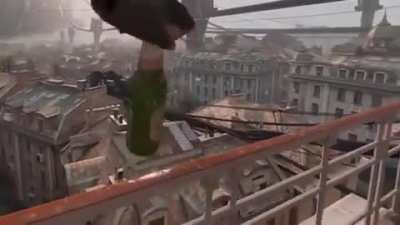 С недавним обновлением Half-Life: Alyx во внутриигровые бутылки добавили жидкость. И там даже пиво пенится, если потрясти. Главное, чтобы в этот мо