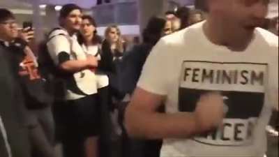 He do be dancing though😳