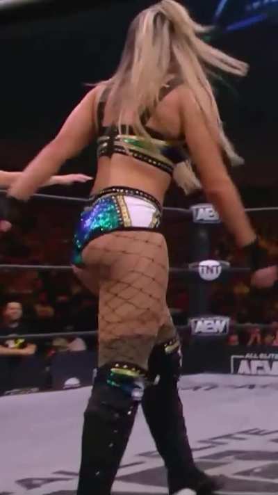 Tay Conti&rsquo;s ass