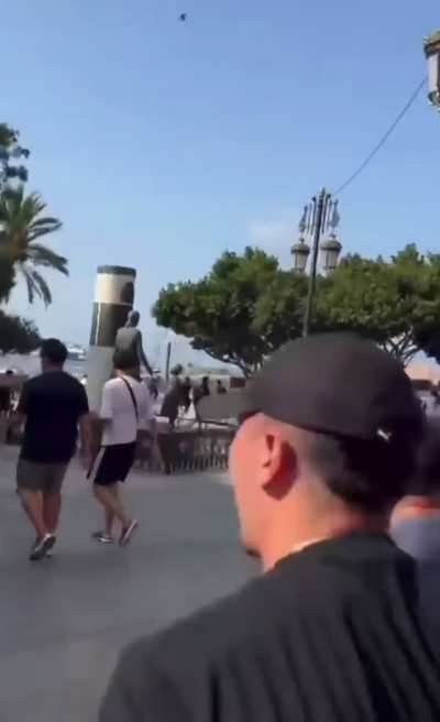 Spaniards in Ceuta shout "invaders" at the illegal immigrants who entered the city following the flood of thousands of immigrants who arrived