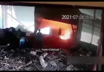 В Индии рабочий упал в плавильную печь. Сгорел на работе в прямом смысле.