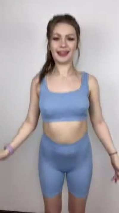 [Reveal] My titties make clothes disappear ;)