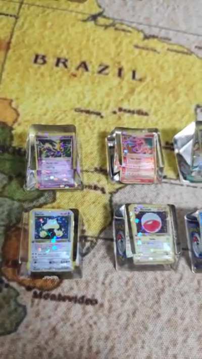 I made keycaps of my favourite Pokémon card miniatures!