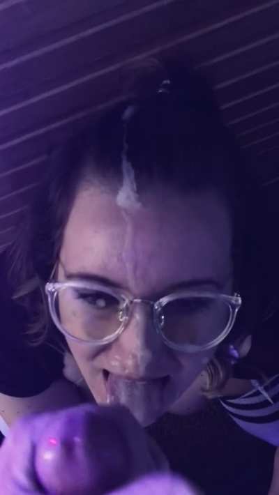 I love cumming all over her face