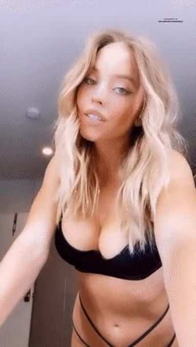 Sydney Sweeney needs load after load dropped on her face and cow tits.
