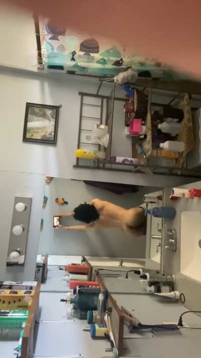 21 looking for a hung bro ;3