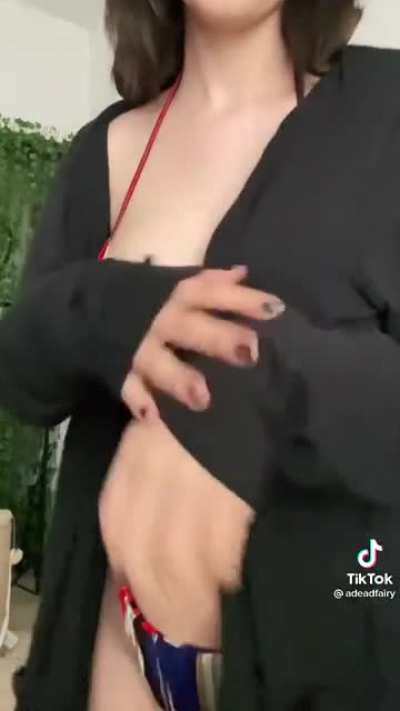 Buxom bikini 👙