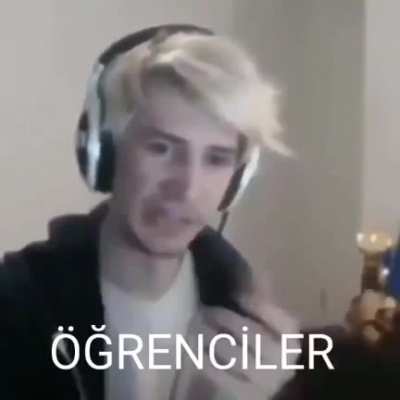 M&uuml;d&uuml;r konuşmaya başlar