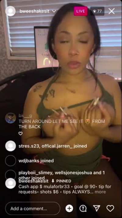 She got some nice titties