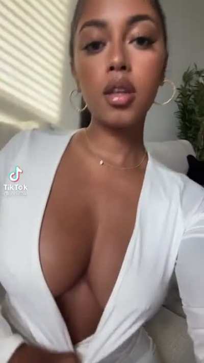 She a whole snacc