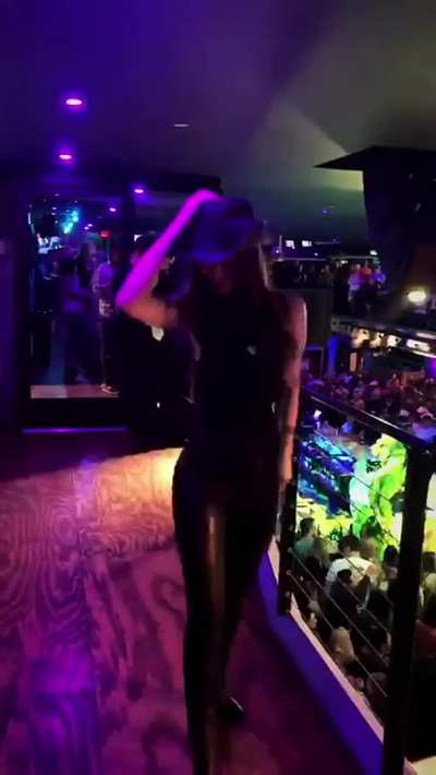 Lily Collins looks so tight! Wanna see that Body in a rough Gangbang!