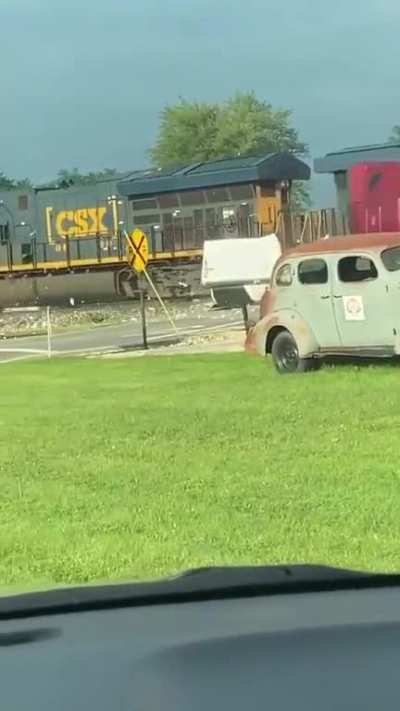 [Semi/Train Collision&eth;&eth;] How did this guy get stuck with a regular trailer it wasnt even a lowboy trailer&eth;&not;? I wonder if you loose your cdl for this or no company will hire u afterwards career wise .