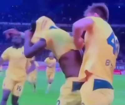 Acho um absurdo tu ter que engolir tua emo&ccedil;&atilde;o, n&atilde;o poder celebrar porque o patrocinador quer aparecer um pouco mais na hora do gol, al&eacute;m de milh&otilde;es de ativa&ccedil;&otilde;es e toda compra.
