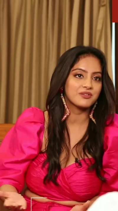 Deepika singh 🔥 cleavage