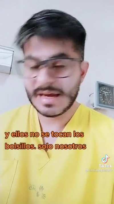 He aquí uno de los médicos relajados