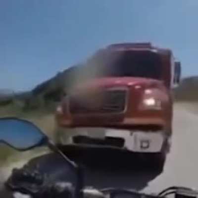 😳