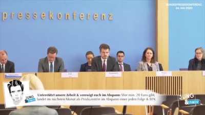 Jung&amp;Naiv: "Die Bundesregierung musste sich heute das Lachen verkneifen als es um das bayrische Vorgehen gegen die #LetzteGeneration ging und stellte klar, dass weder die Polizei noch Staatsanwaltschaft einfach so behaupten darf, wer eine &acirc;kriminelle Ve