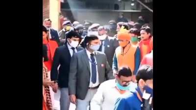 Yogi ji ki entry kisi superstar se kum nahi hai... :D