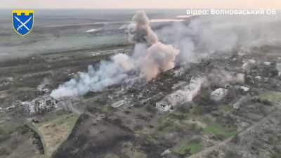 Drone footage of Ukrainian soldiers in Humvees dismounting to throw explosive charges into two buildings occupied by Russian soldiers before driving away, the video later shows FPV strikes on Russian vehicles (posted by Ukrainian 109th Territorial Defense