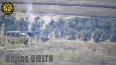 Ukrainian FPV pilots of the "Kryla Omega" unit attack two Russian 2A18 "D-30" 122-mm towed howitzers with their quads. 