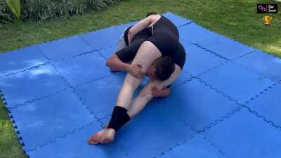 6'1" Claudia uses her tree trunk legs against David in tournament