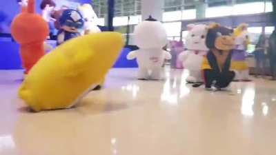 Thai banks&rsquo; mascots dance off😂😂😂