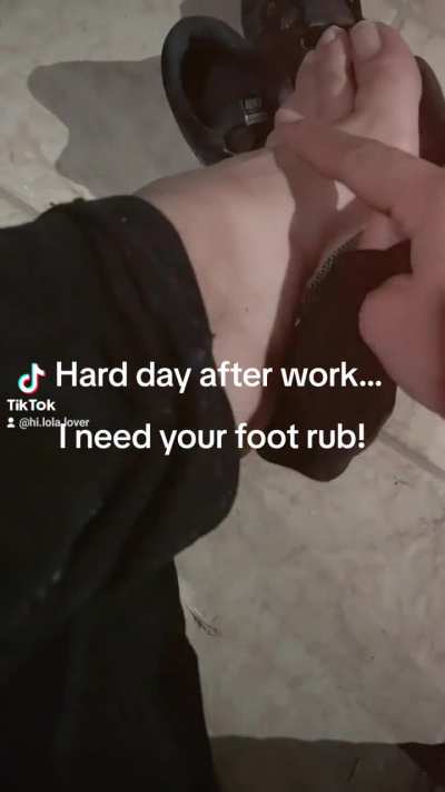 TikTok baby, relax to these feet 