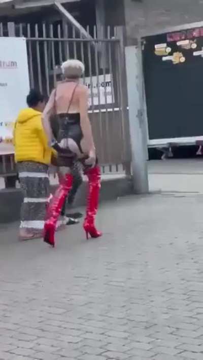 "Asta-i de tiktok, frate. Ba esti nebun?"
