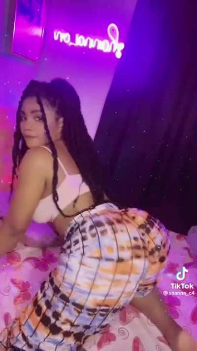 shanna_c4 thicc 🍑🍑