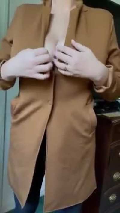 Undercover no bra