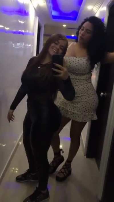 La pekas comenz&oacute; a poner todas sus fotos en privado y borrar var&iacute;as, ojal&aacute; tengan respaldo de ese culote 🍑😪