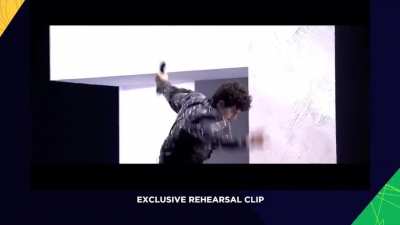 Oop, I think Sacha Jean-Baptiste gave Gjon the wrong staging...