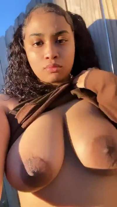 Quick Flash by my neighbors yard, hope no one sees me😋😜