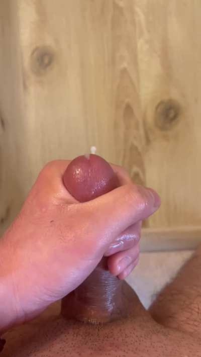 I can&rsquo;t help but moan as I cum