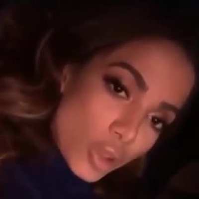 "Sem oxig&ecirc;nio, o d&oacute;lar vai ficar ali sozinho, voando". Anitta, nova integrante do conselho de administra&ccedil;&atilde;o do Nubank.