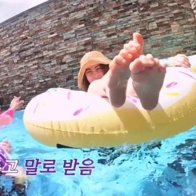 Yunjin - feet/soles
