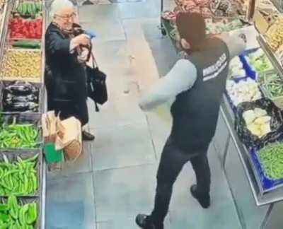 LaDy PuLlS gUn On MaN, iNsTaNtLy ReGrEtS iT!