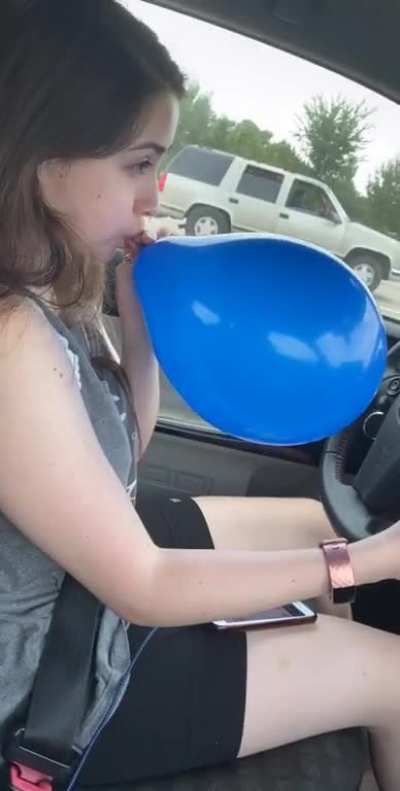 Distracted driving at its finest 🎈