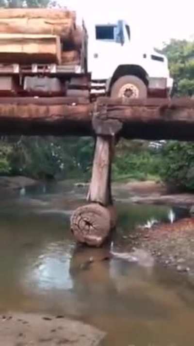 WCGW passing through in a light materials bridge with a heavy loaded truck