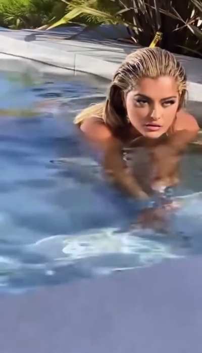 Behind-the-scenes of the I&rsquo;m Good (Blue) music video &mdash; September 2022